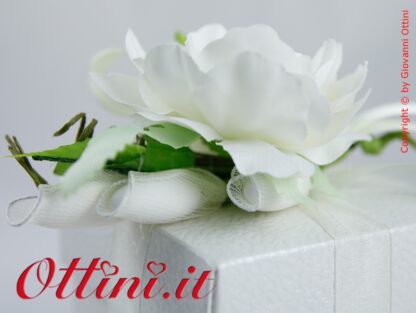 Composizione per confezione bomboniera con racchette Portaconfetti - Pick Portaconfetti con Fiore Ortensia Panna