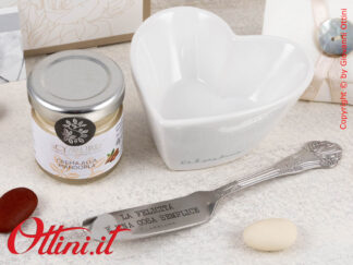 25094C Claraluna - Bomboniera Gastronomica Ciotolina Cuore con Crema alla Mandorla e coltellino. Ideale come bomboniera per Matrimonio comunione cresima