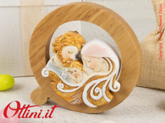 02A445 - L'icona Grande Sacra Famiglia è realizzata in gesso e incastonata in una cornice di legno massello, completa di supporto e il kit di confezione.